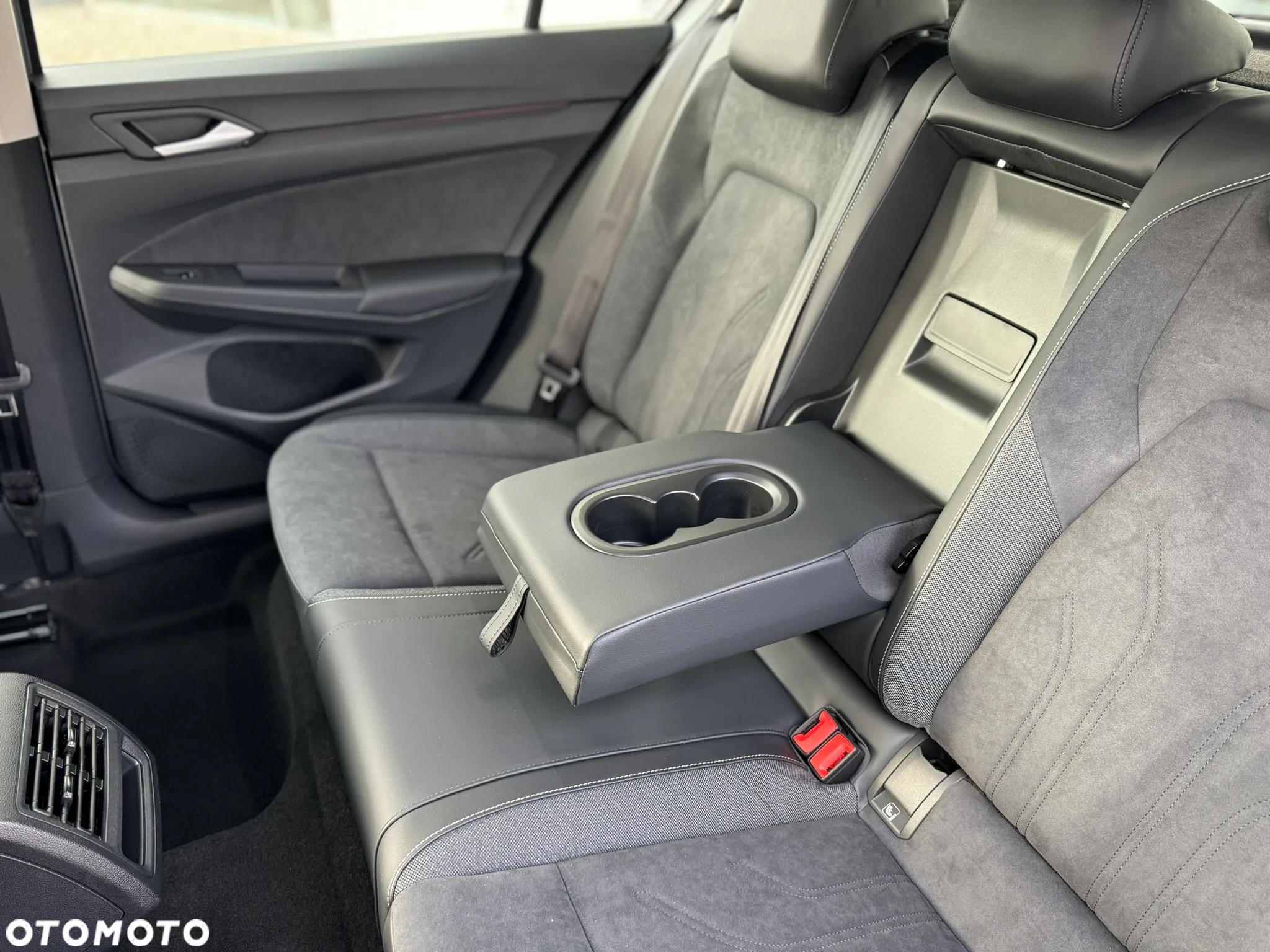 Volkswagen Golf VIII 1.5 TSI Life - 24