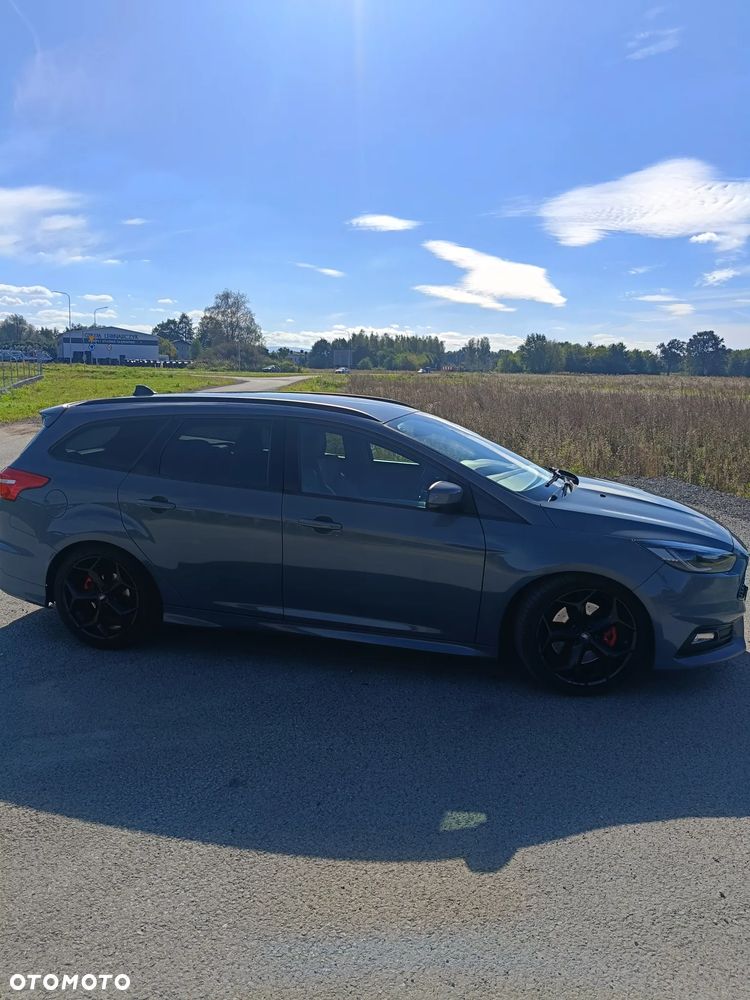 Ford Focus ST - 12