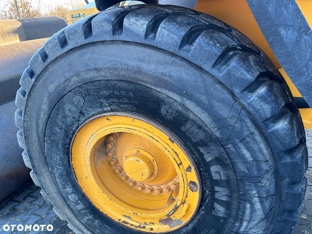 Volvo L150H rok 2016, 26ton, 4,2m3 opony 70%, bdb - 28