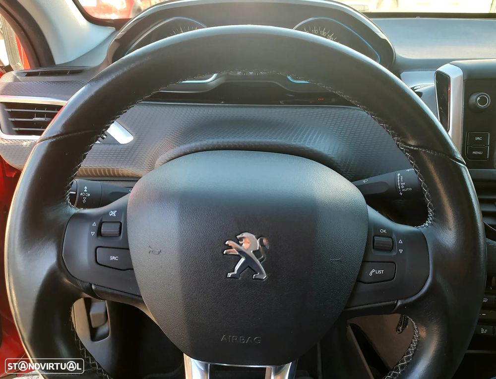 Peugeot 2008 1.2 PureTech Allure - 6