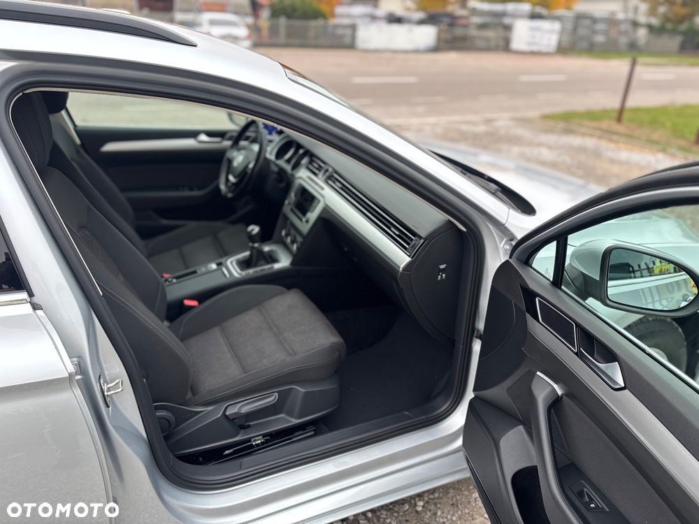 Volkswagen Passat - 11
