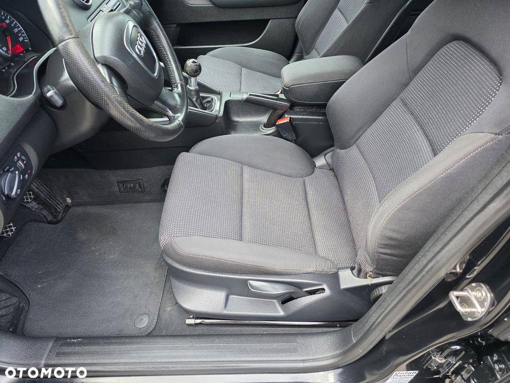 Audi A3 Sportback 2.0 FSI Ambiente - 10