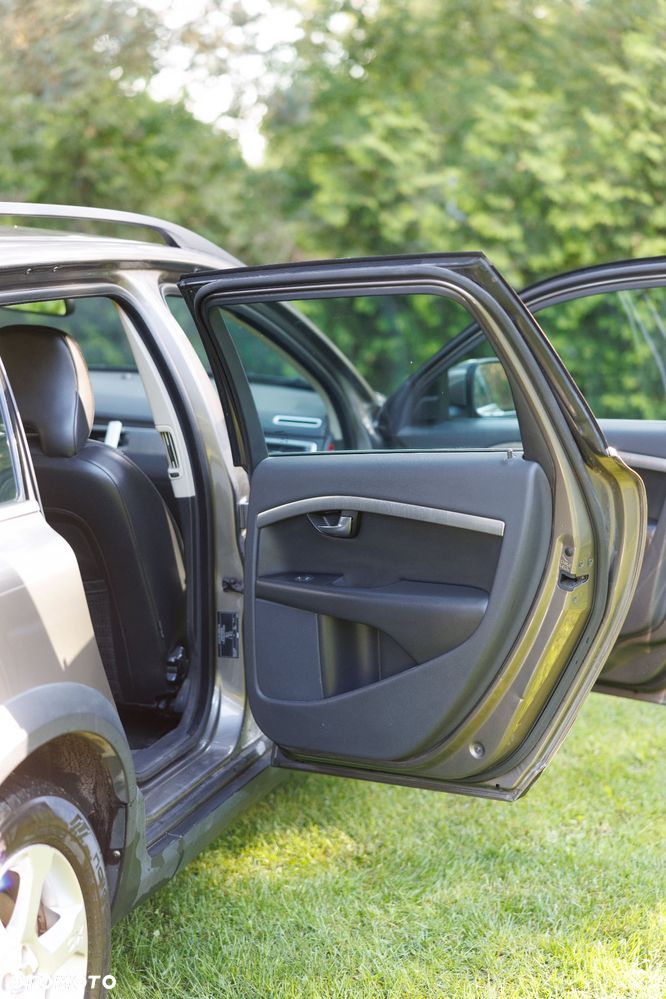 Volvo XC 70 2.4D AWD Momentum - 21
