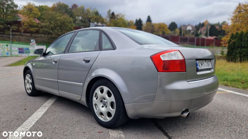 Audi A4 Limousine - 8