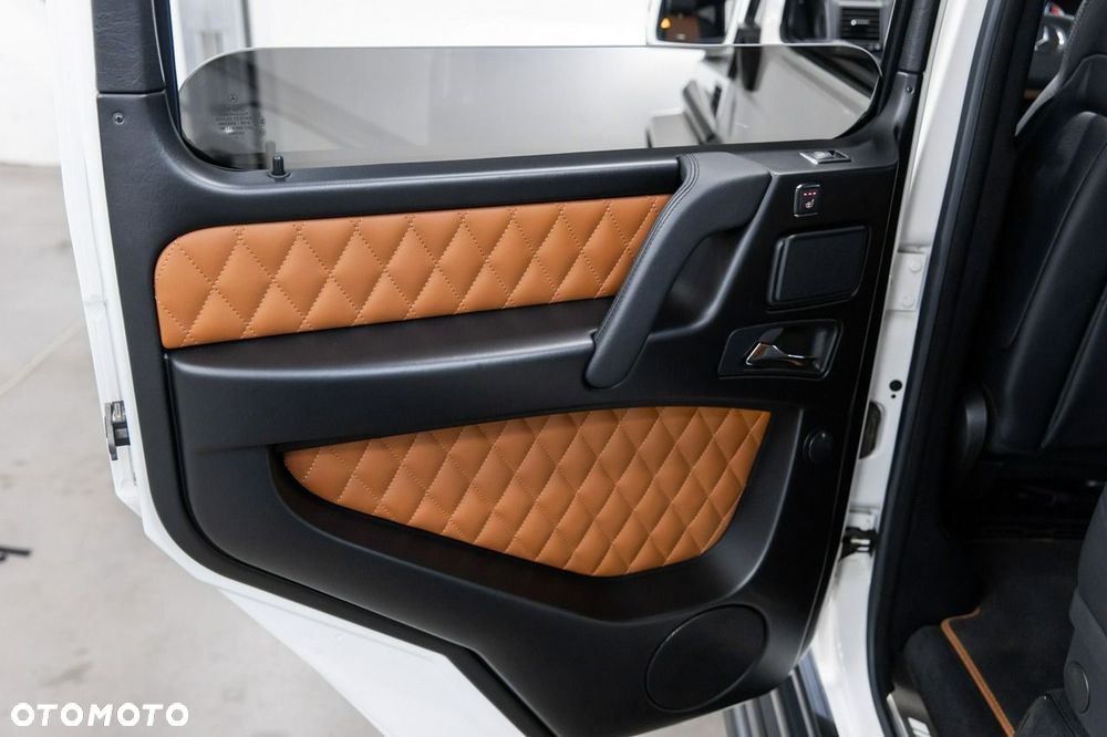 Mercedes-Benz Klasa G AMG 63 AMG SPEEDSHIFT 7G-TRONIC - 37