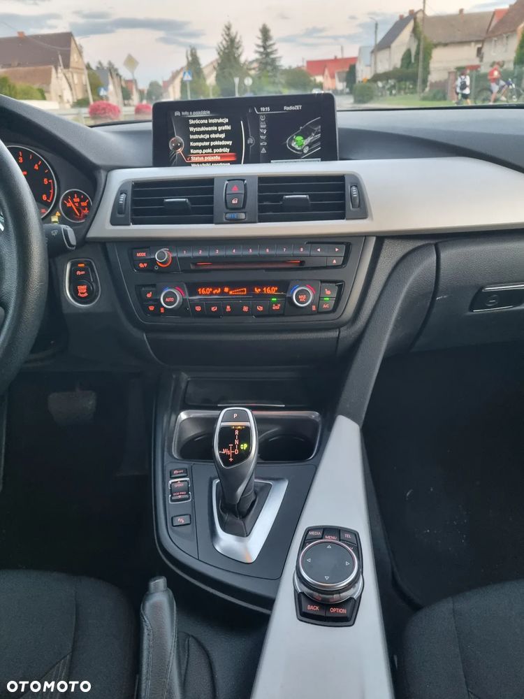 BMW Seria 3 335d Touring xDrive Edition M Sport Shadow - 28