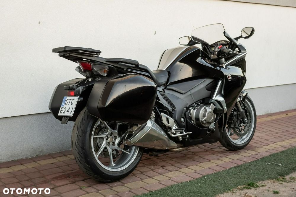 Honda VFR - 3