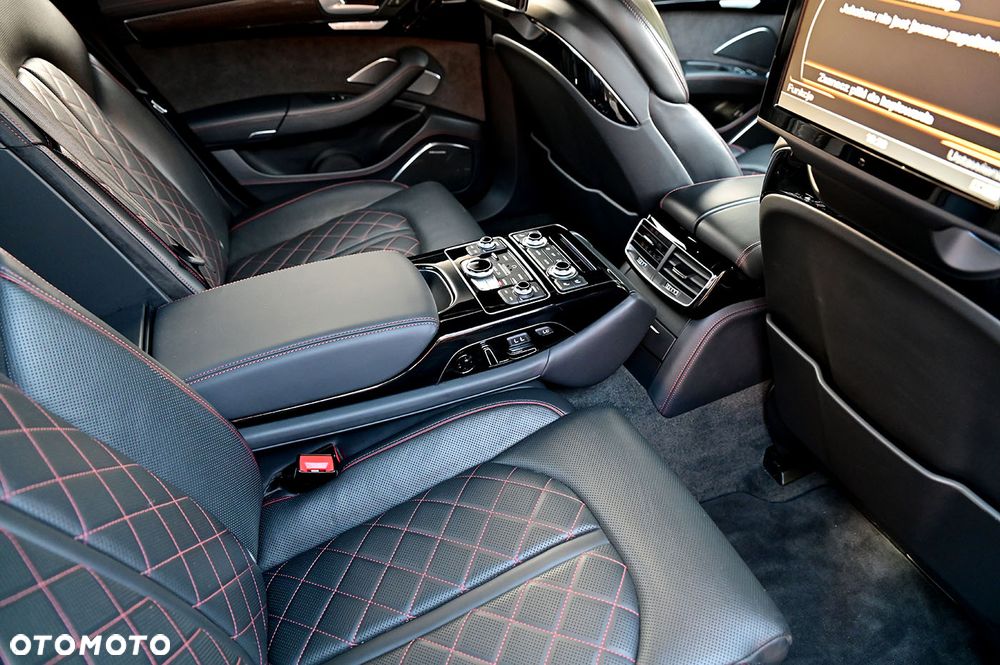 Audi S8 - 11