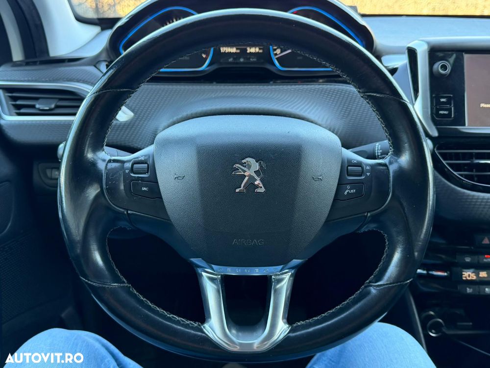 Peugeot 2008 1.2 PureTech Turbo EAT6 S&S Allure - 36