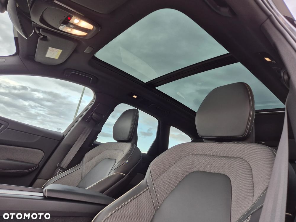 Volvo XC 60 B5 D AWD Ultimate Dark - 28