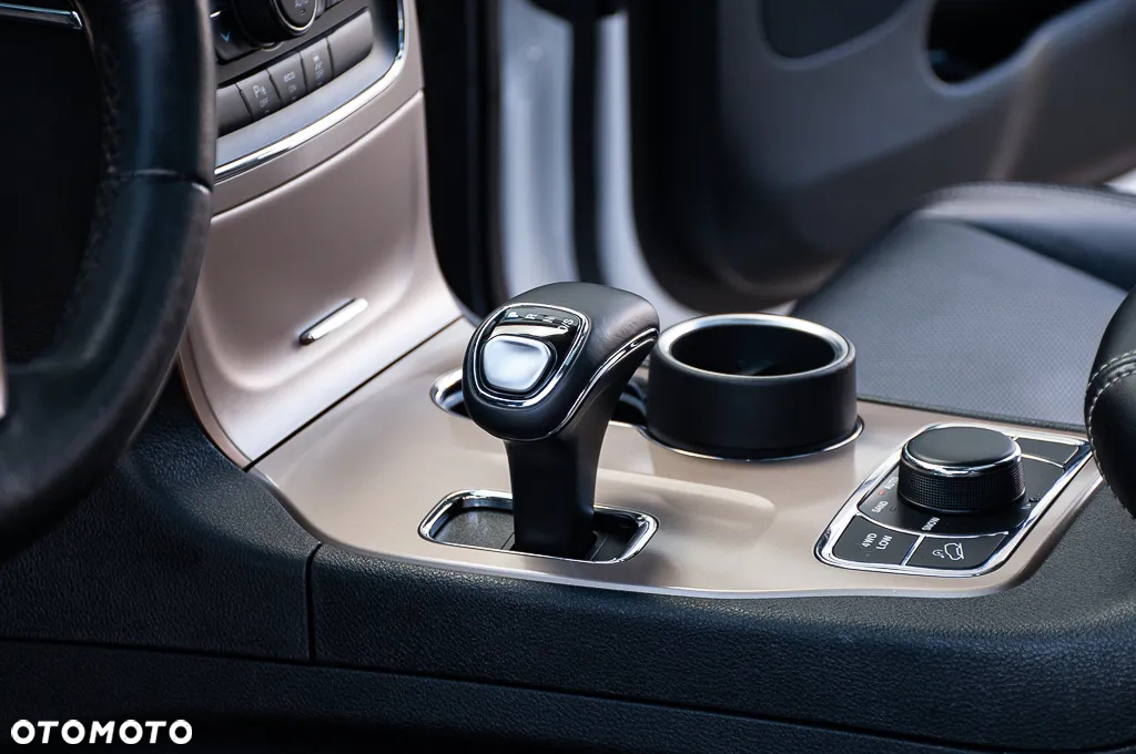 Jeep Grand Cherokee - 31