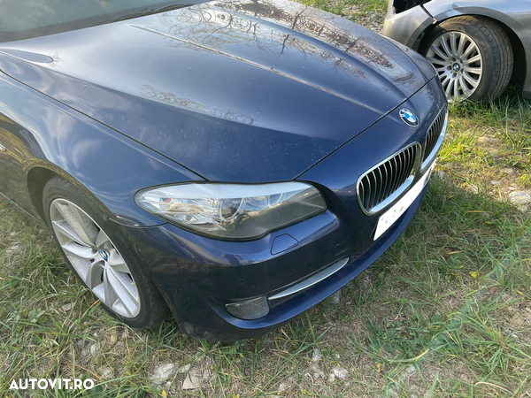 Bara fata cu senzori de parcare BMW F10 F11 Berlina Albastru far trager tragar calandru 520d 525d 530d 530xd