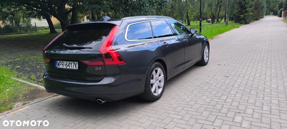 Volvo V90 D4 Momentum - 17