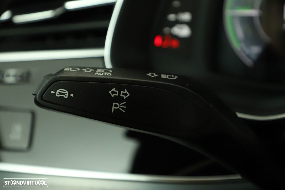 Audi Q8 55 TFSIe quattro Tiptronic - 16