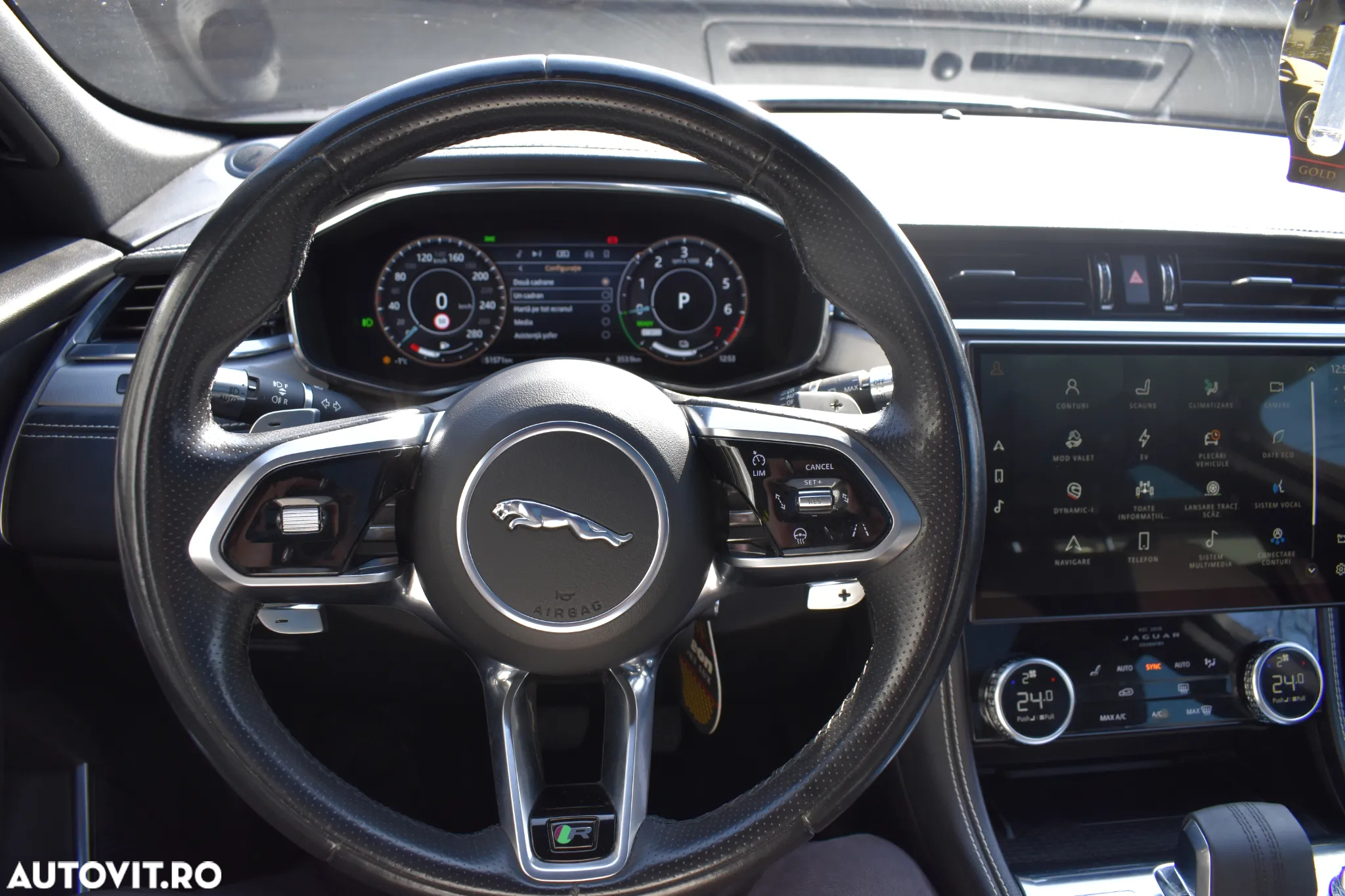 Jaguar F-Pace P400e AWD R-Dynamic SE - 18