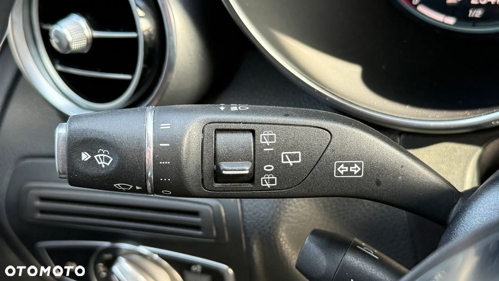 Mercedes-Benz GLC 300 d 4Matic 9G-TRONIC AMG Line - 25