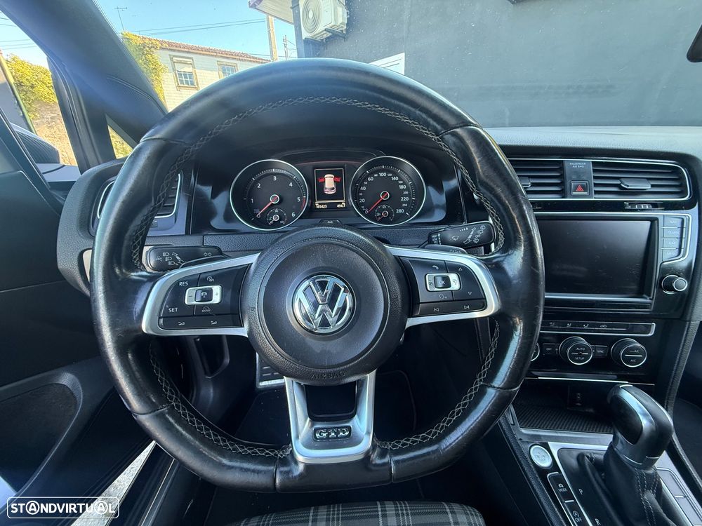 VW Golf 2.0 TDi GTD DSG - 34