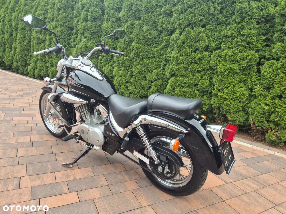 Suzuki Intruder - 3