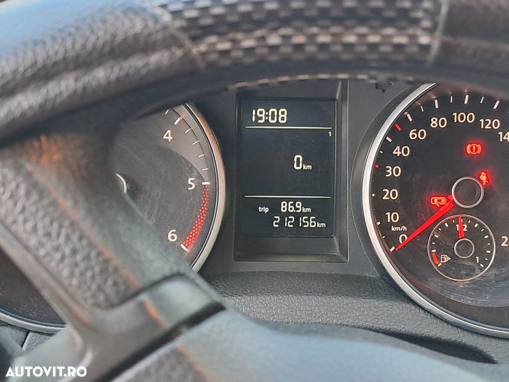 Volkswagen Golf 1.6 TDI DPF Trendline - 6
