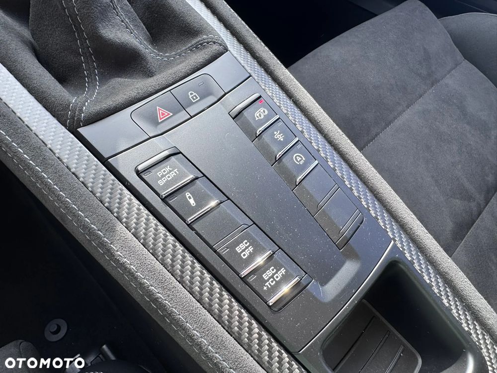 Porsche 718 Spyder - 16