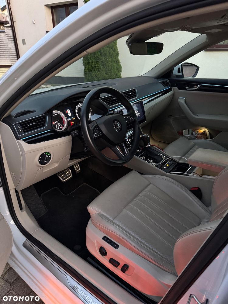 Skoda Superb 2019 photo 5
