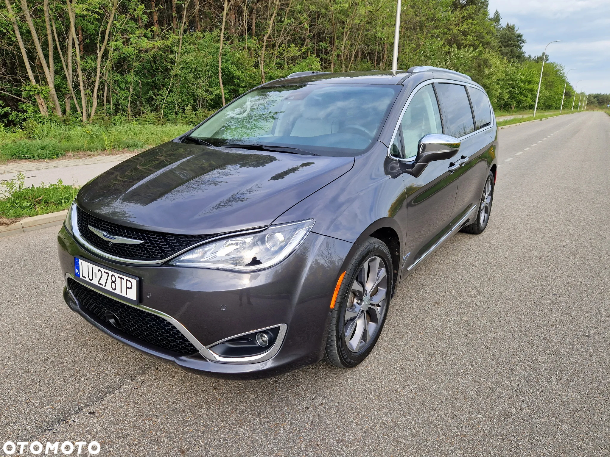 Chrysler Pacifica - 2