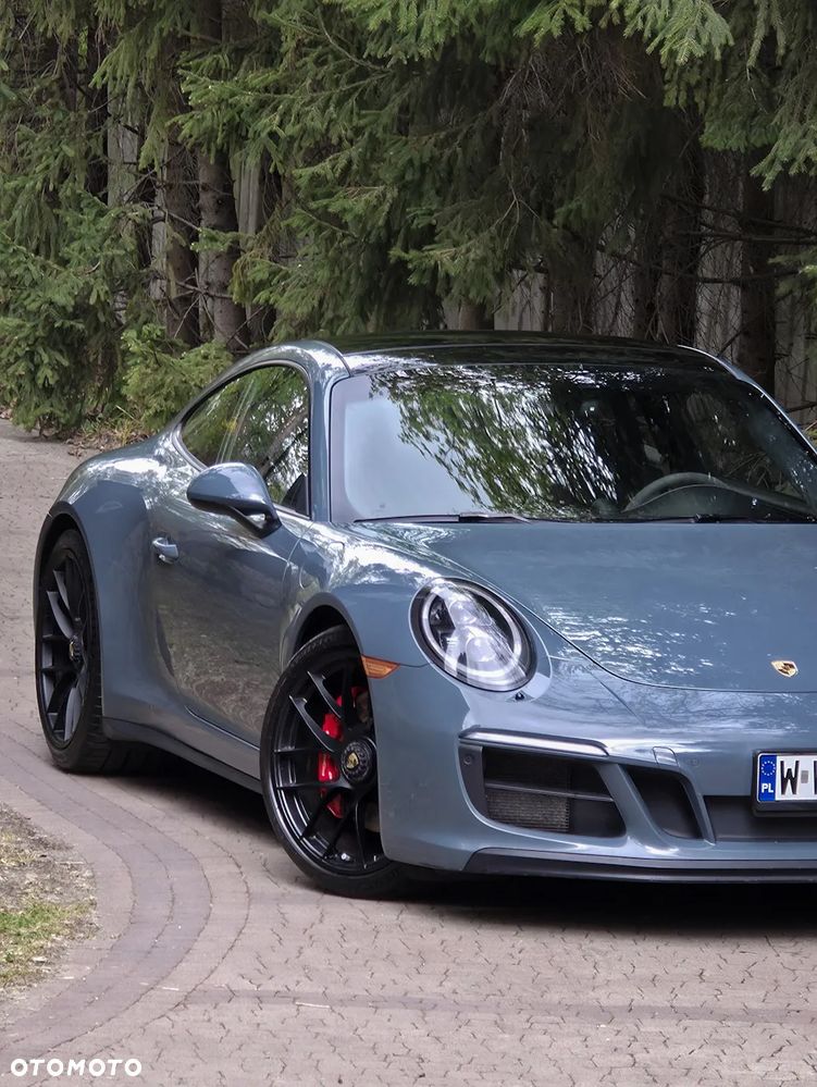 Porsche 911 Carrera 4 GTS PDK - 21