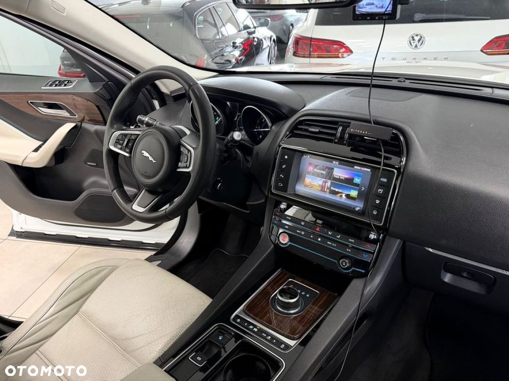 Jaguar F-Pace 2.0 i4D AWD Prestige - 38