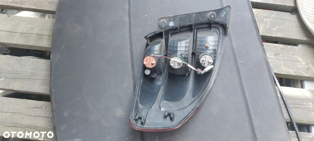 .  TYL TYLNA LAMPA PRAWA SUZUKI SX4 - 4