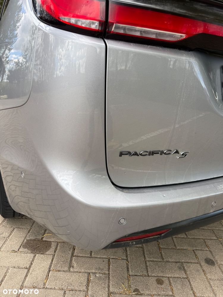 Chrysler Pacifica - 16