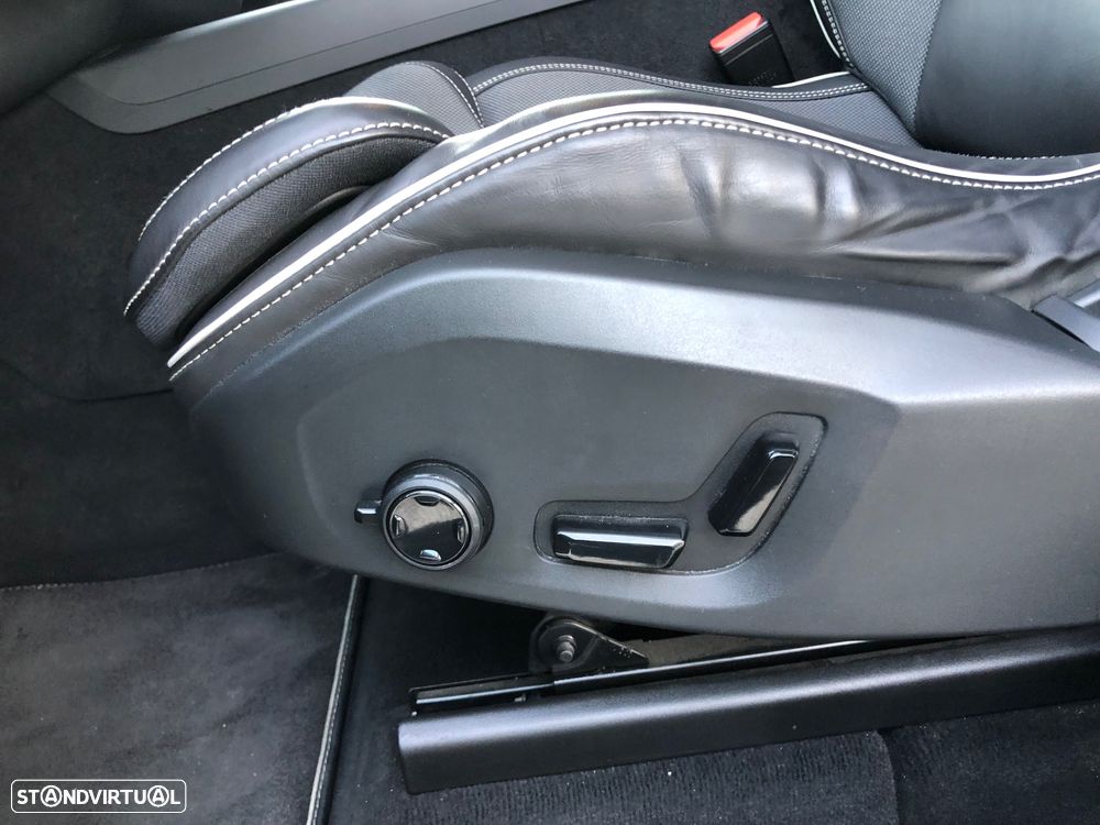 Volvo XC 60 2.0 T6 PHEV R-Design AWD - 31