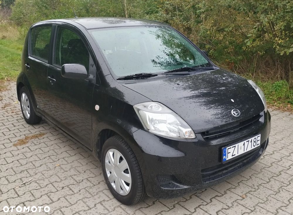 Daihatsu Sirion - 2