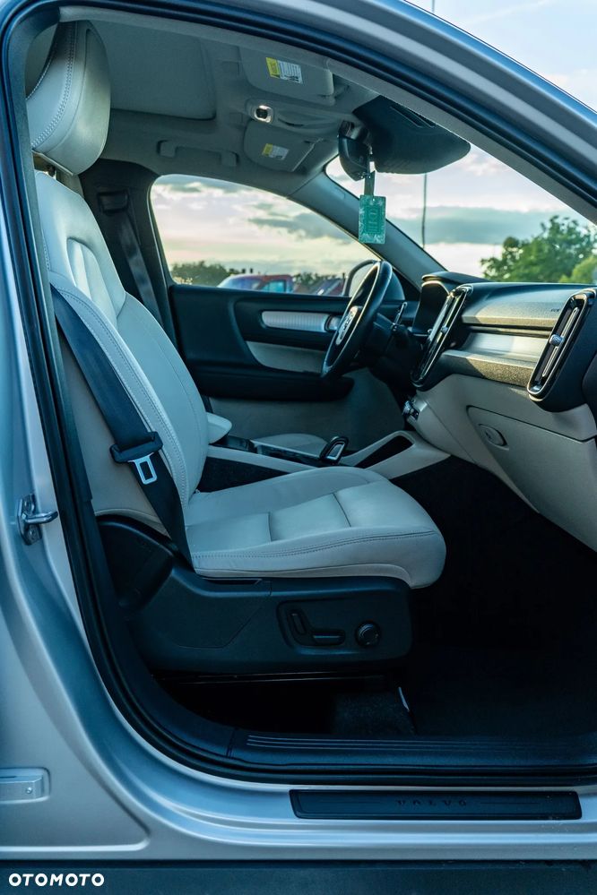 Volvo XC 40 T5 AWD Geartronic Momentum Pro - 22