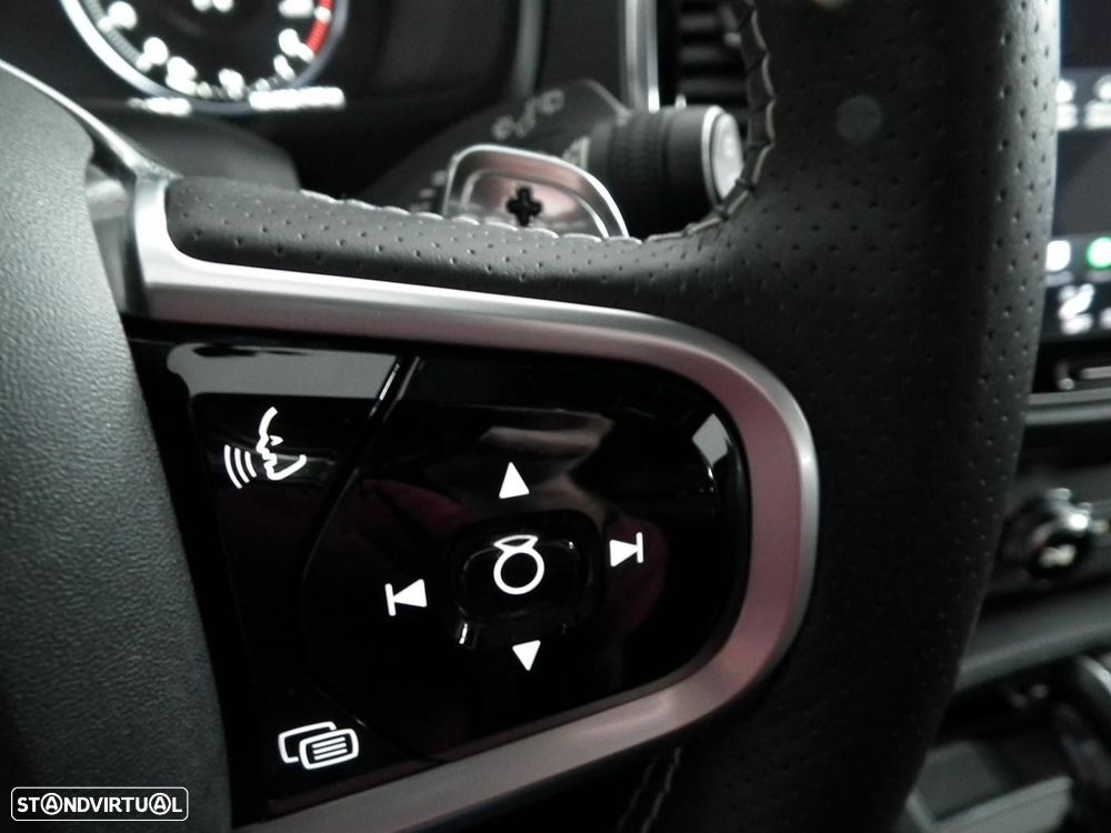 Volvo XC 90 2.0 D4 R-Design - 26