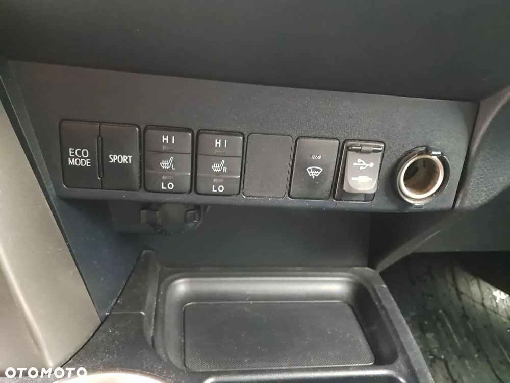Toyota RAV4 - 6