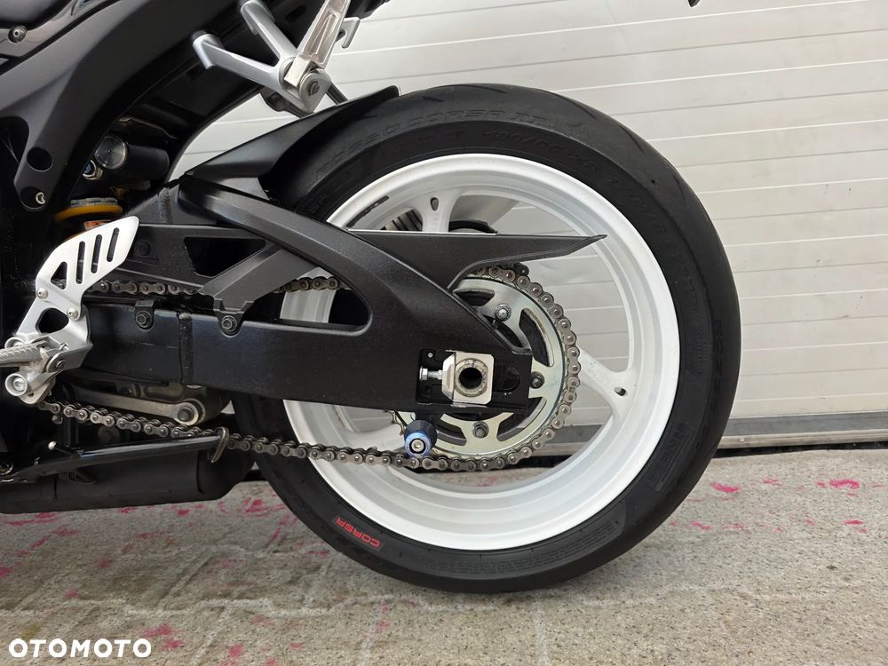 Suzuki GSX-R - 15