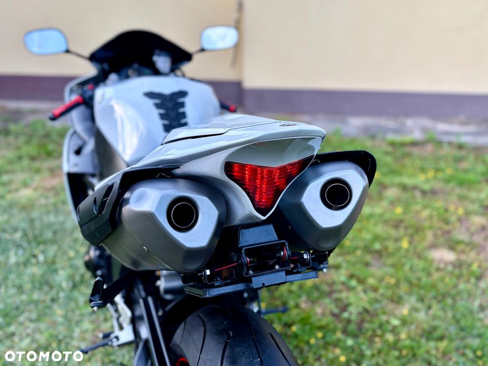 Yamaha R1 - 15