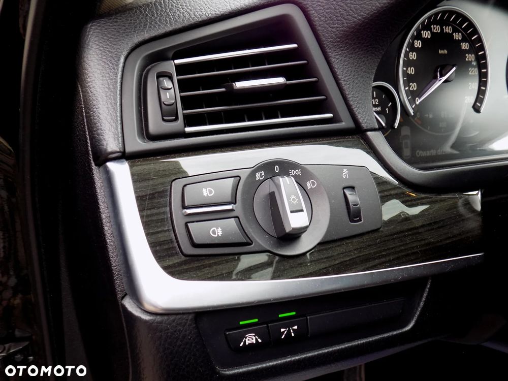 BMW Seria 5 525d Touring Sport-Aut Luxury Line - 23