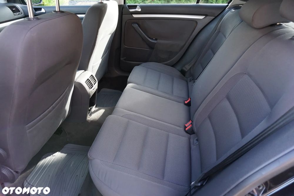 Volkswagen Golf - 10