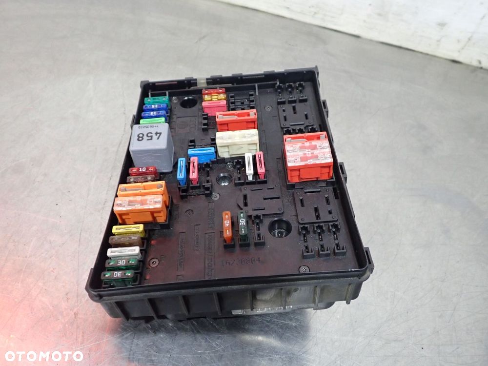 SKRZYNKA BEZPIECZNIKÓW SEAT ALTEA - 3