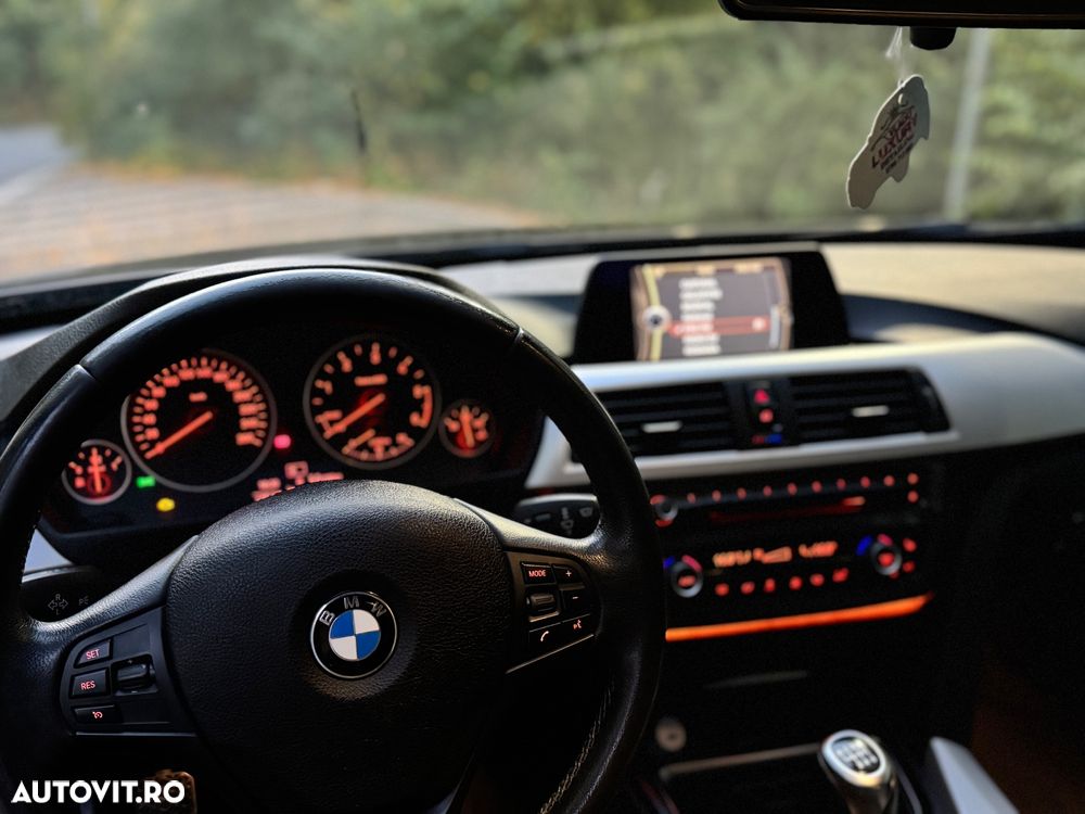 BMW Seria 3 318d - 12