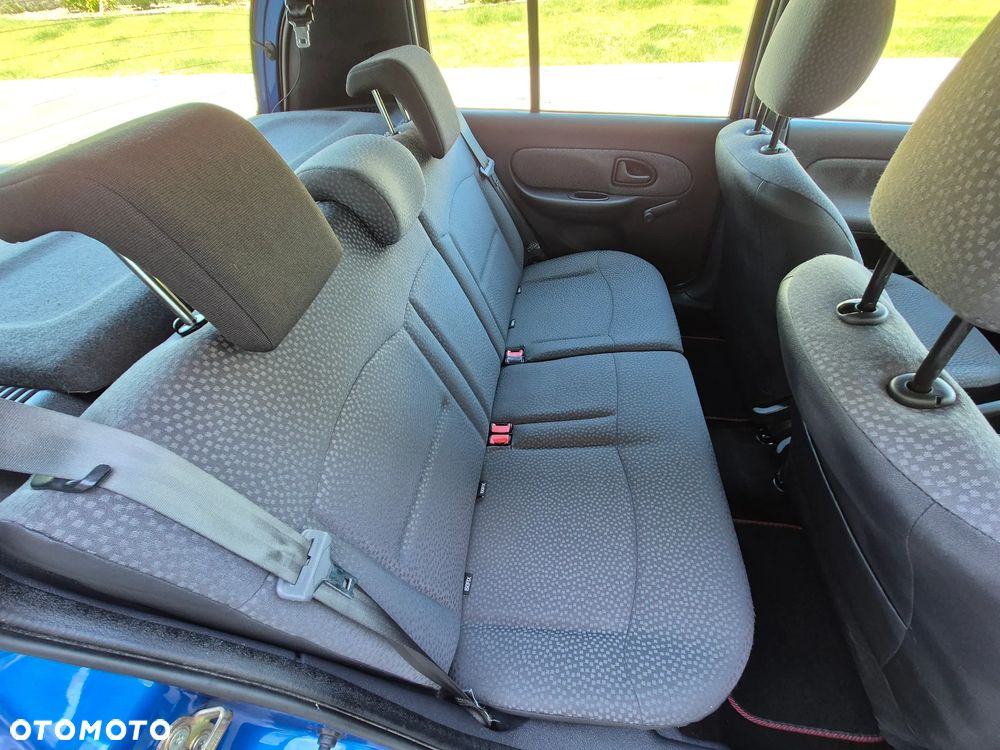 Renault Clio 1.2 16V Privilege - 14