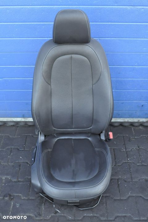 BMW F46 GRAN TOURER FOTELE KANAPA SKÓRA UK - 8