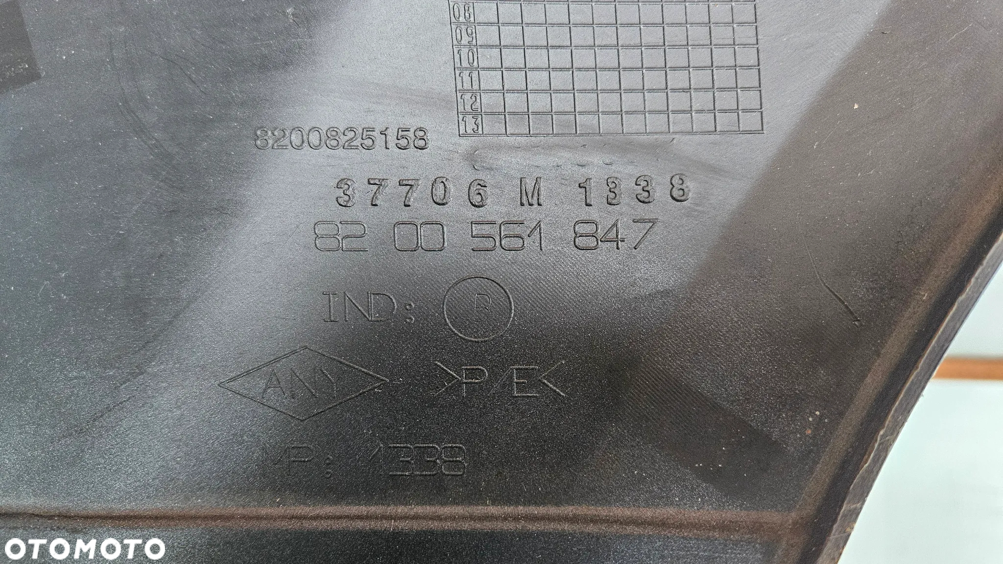 Dacia Logan 1 2004-2008 Zderzak przód Zderzak przedni z logo Znaczek - 13