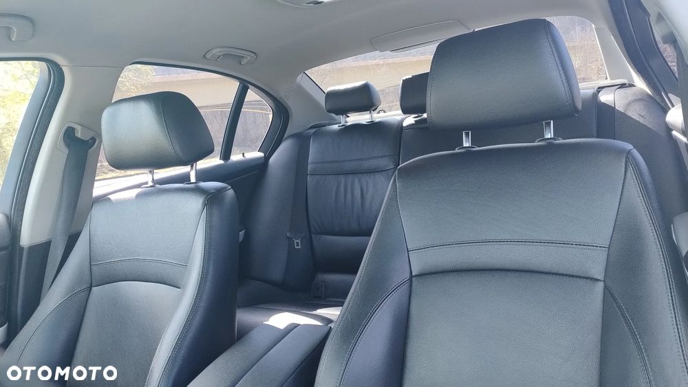 BMW Seria 3 325i - 14
