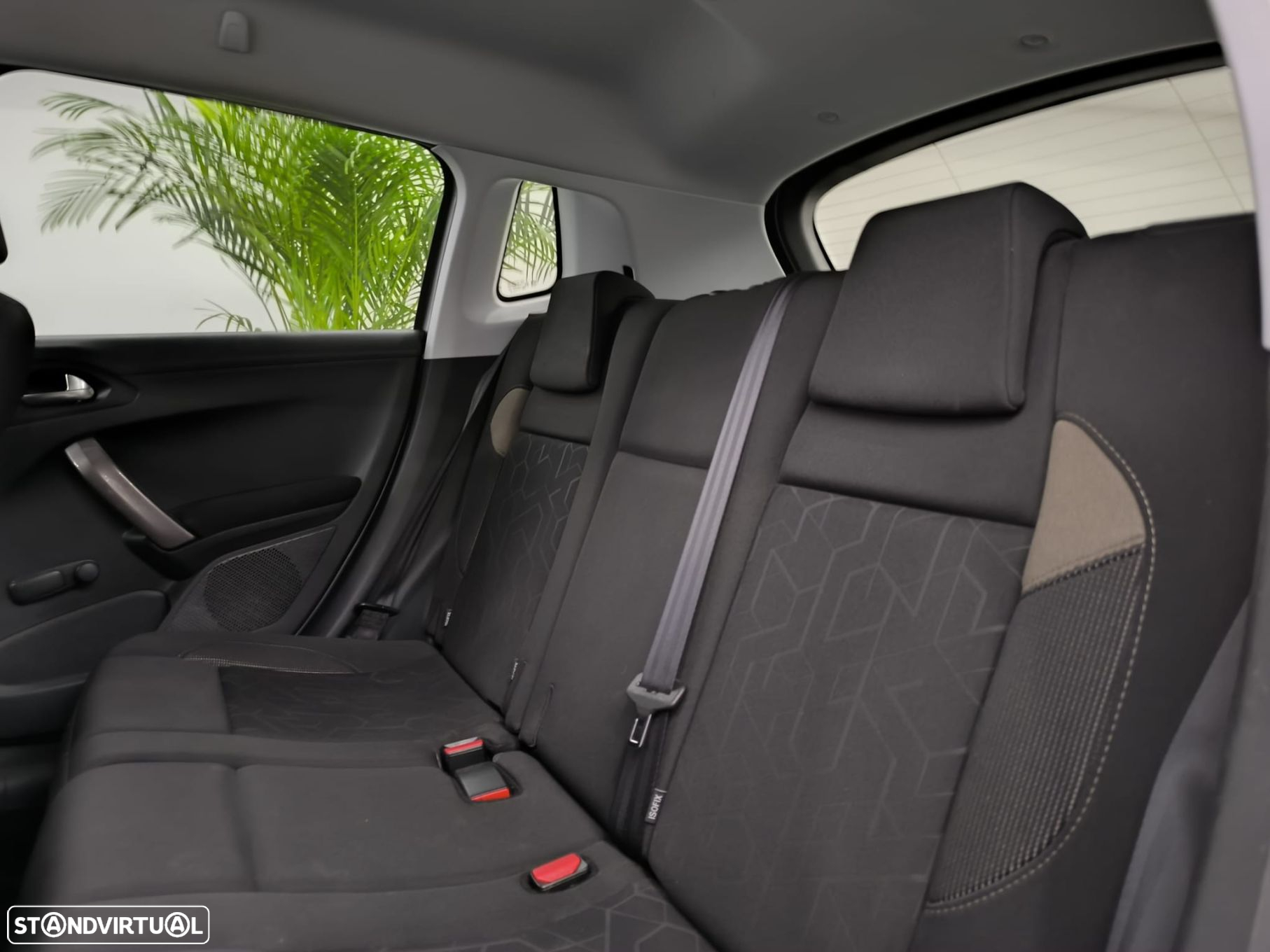 Peugeot 2008 1.2 PureTech Style - 32