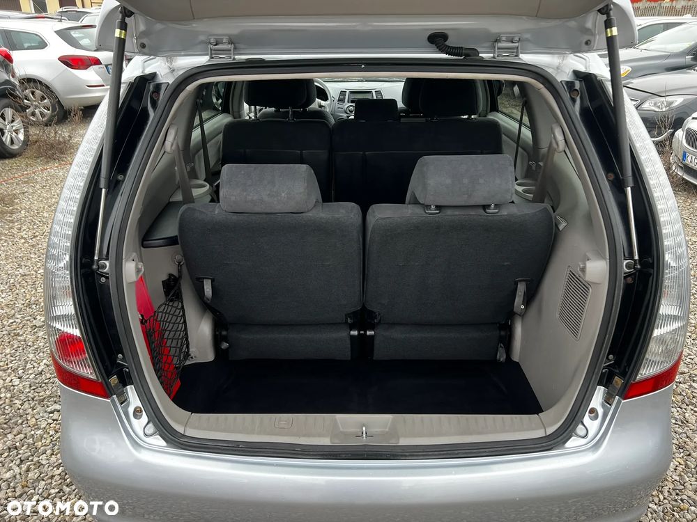 Mitsubishi Grandis 2.4 Intense - 28