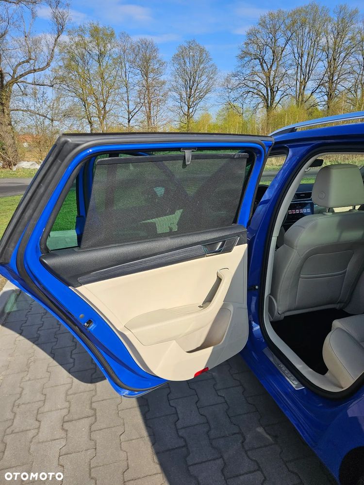 Skoda Superb 2.0 TDI DSG Premium Edition - 32