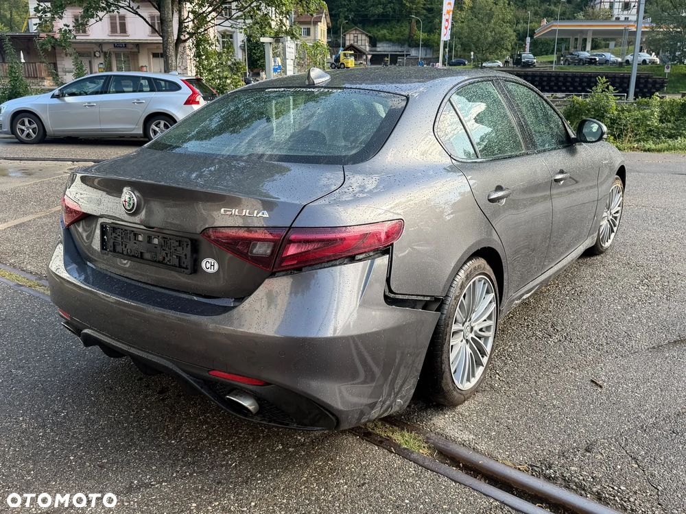 Alfa Romeo Giulia - 5