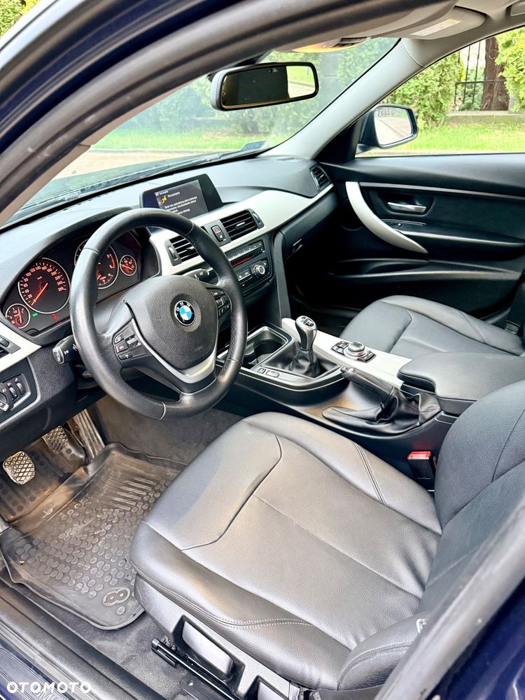 BMW Seria 3 320d - 22